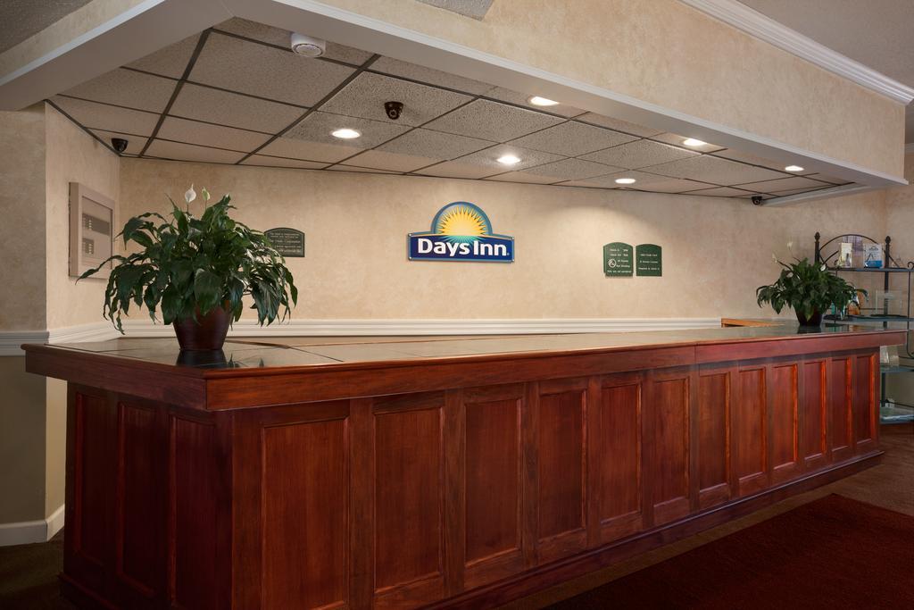 Days Inn By Wyndham Shelburne/Burlington Экстерьер фото