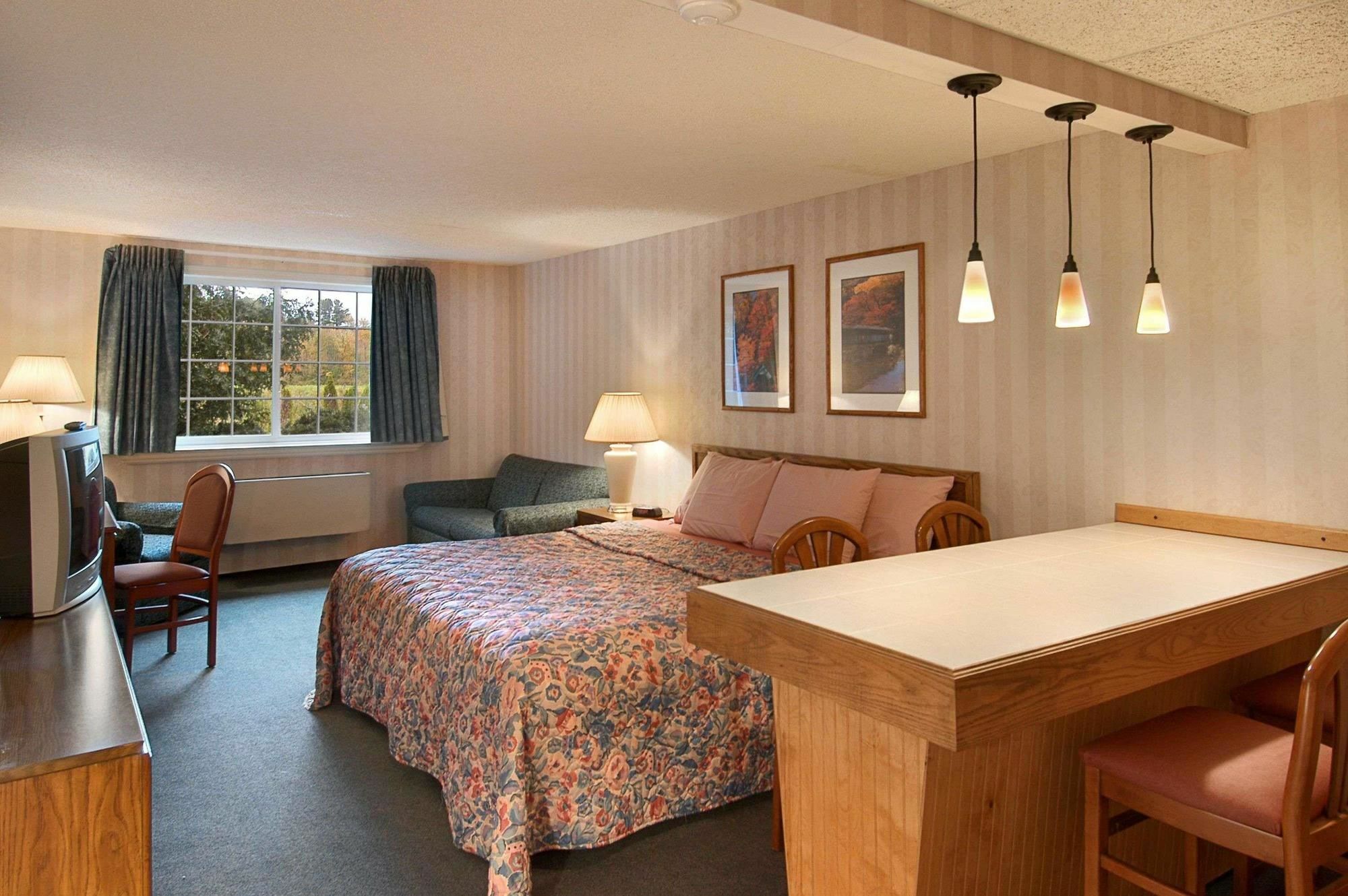 Days Inn By Wyndham Shelburne/Burlington Экстерьер фото
