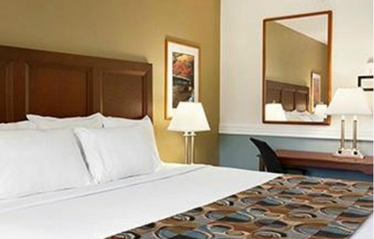 Days Inn By Wyndham Shelburne/Burlington Экстерьер фото
